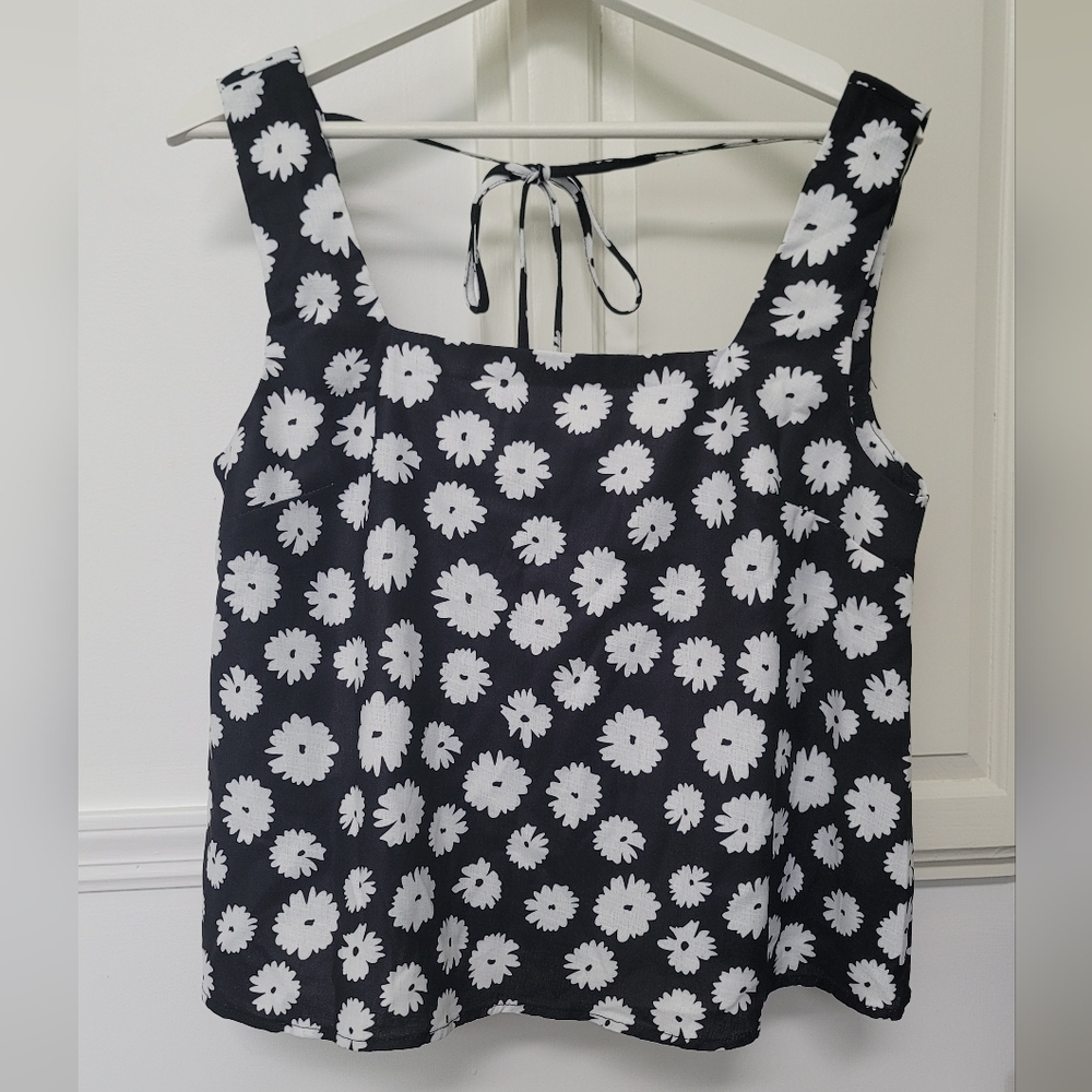 NWT Petal & Pup top